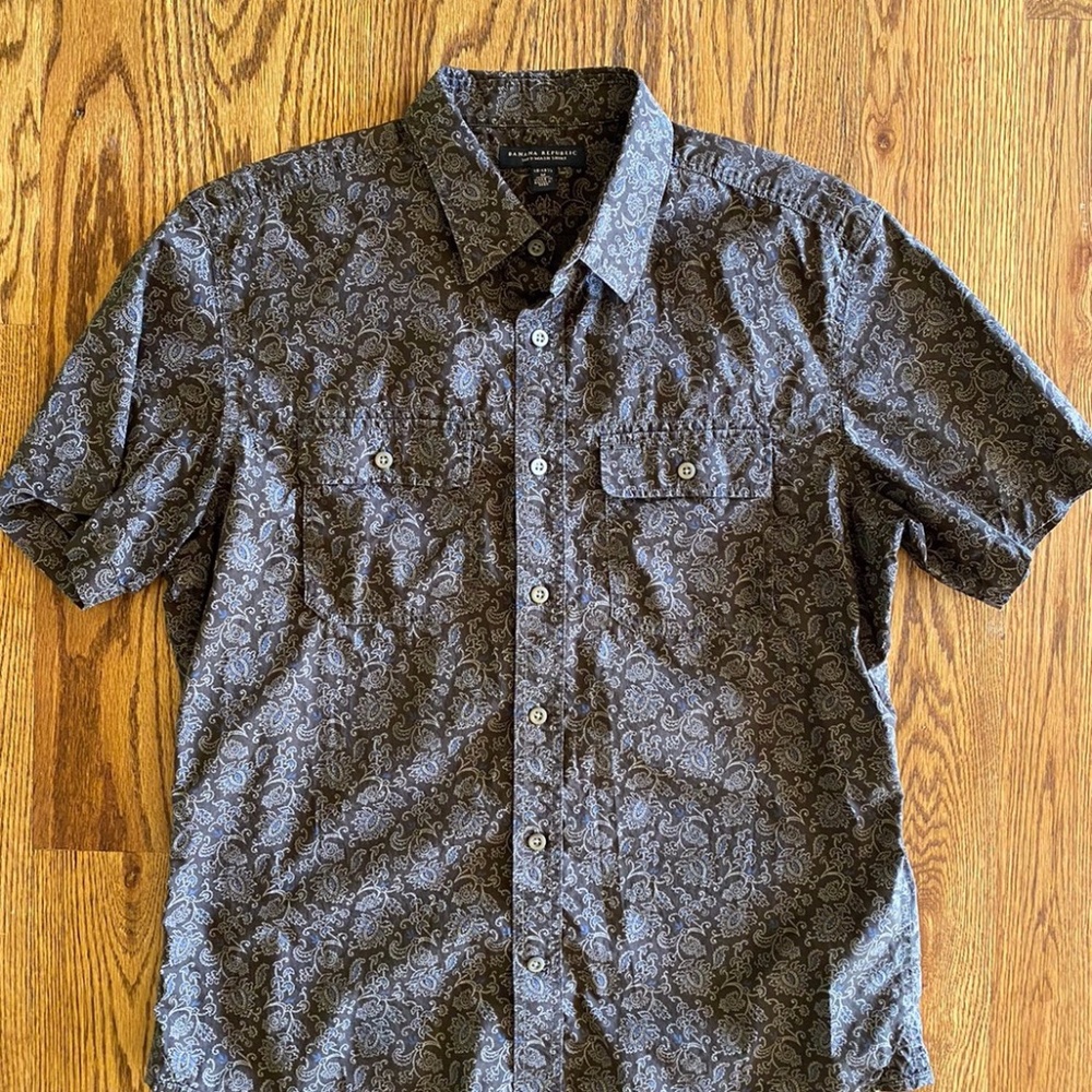 Banana Republic Short Sleeve Brown Paisley